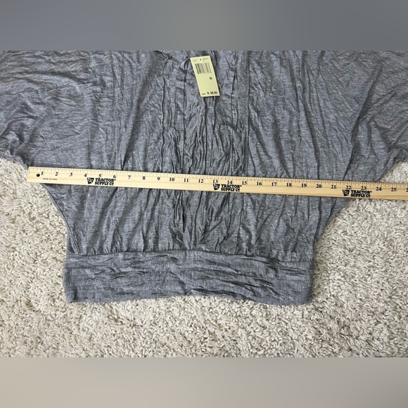 Women's Size Medium Max Studio Top NWT - Picture 5 of 9